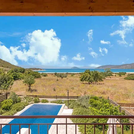 Seaside Aqua Bliss & Serenity With Private Pool
