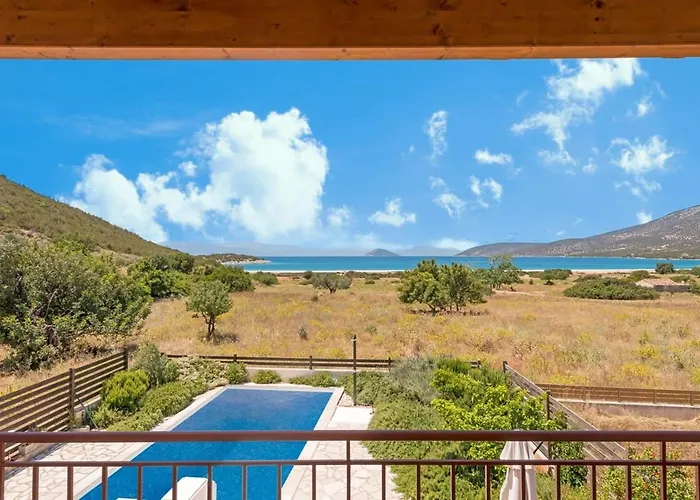 Seaside Aqua Bliss & Serenity With Private Pool